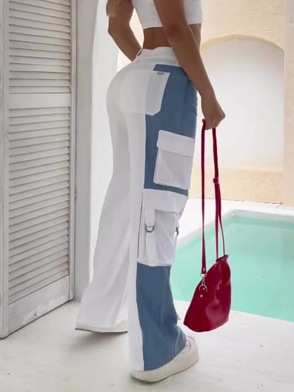Kontrastierende Cargo-Jeans mit Taschen